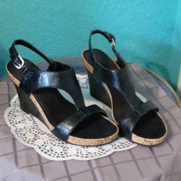 Women's shoes - Picture 2 of 3